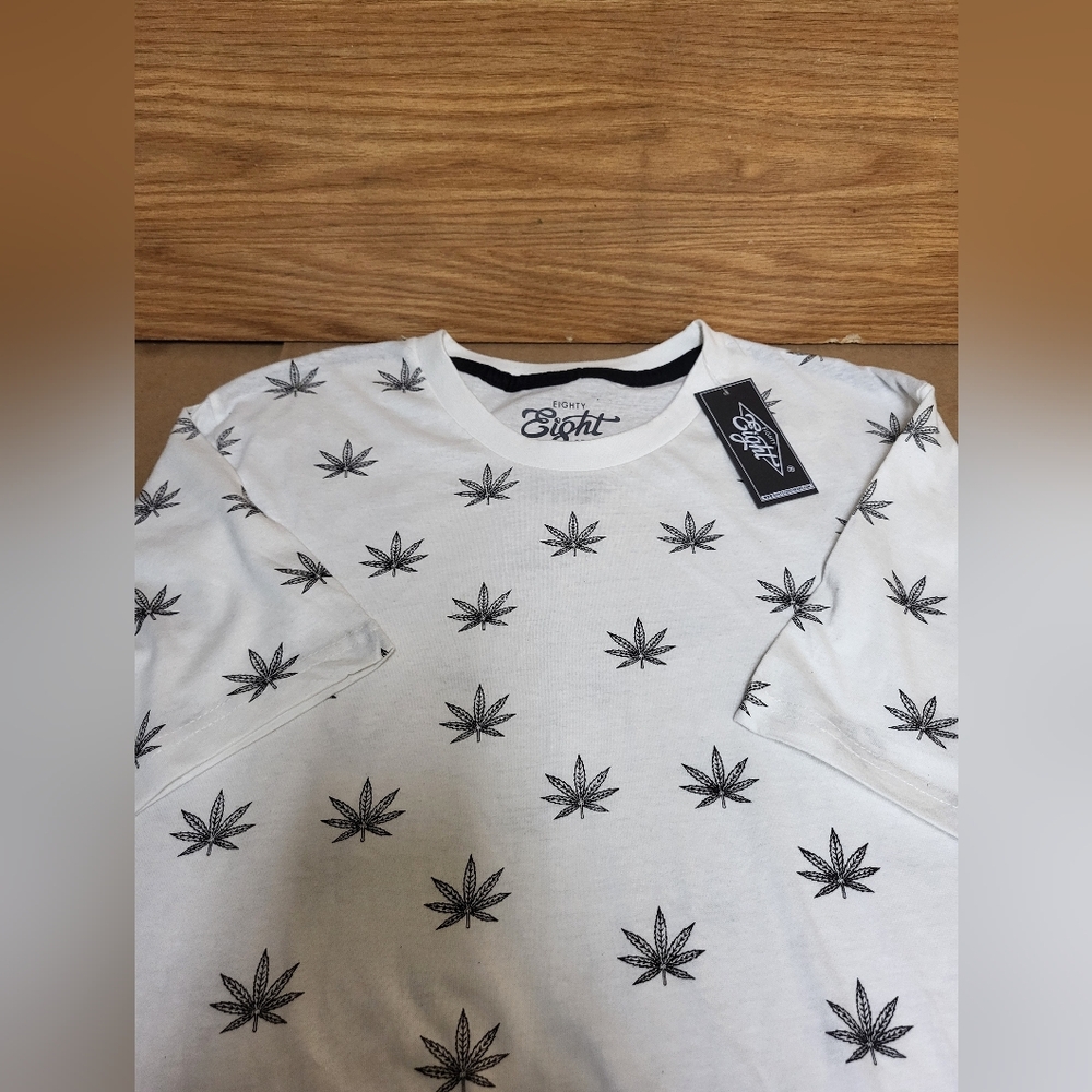 Eighty Eight Brand Cannabis Left T-Shirt Men Size Medium NWT - Picture 2 of 5